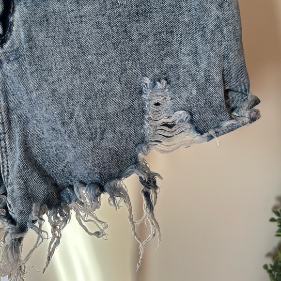 High-Rise Ripped Denim Shorts - Picture 3 of 7